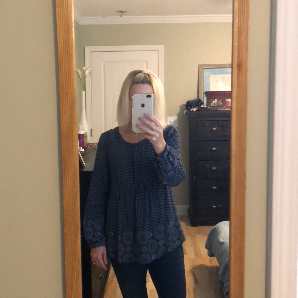 Navy and white top
